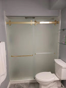 ISLCAMB73BG Sistema deslizante de derivación de puerta doble con borde dorado cepillado para vidrio de 10 mm